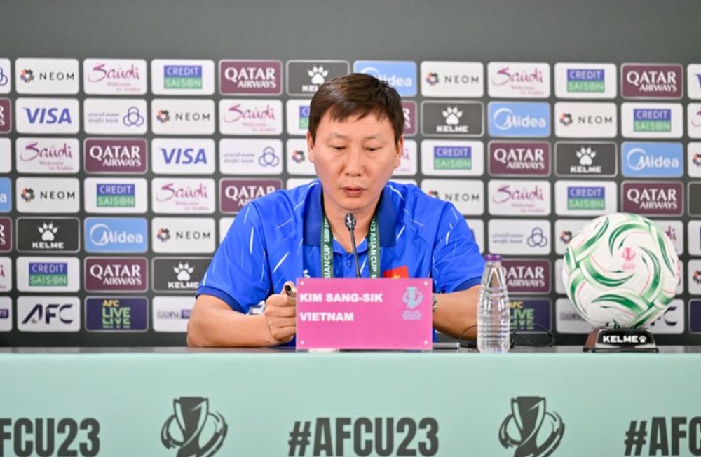 HLV Kim Sang-sik nói gì về mục tiêu của U23 Việt Nam tại VCK U23 châu Á 2026? - ảnh 1
