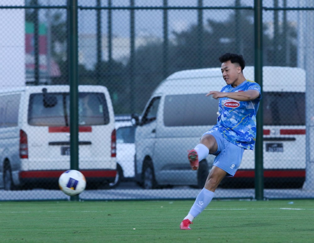 Tiền vệ Nguyễn Thái Sơn: U23 Việt Nam luôn cố gắng thi đấu hơn 100% khả năng - ảnh 1