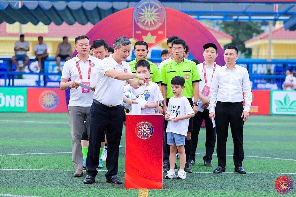 Giải bóng đá Thanh Hoá miền Nam gây quỹ xây nhà nhân ái cho hộ nghèo - ảnh 1