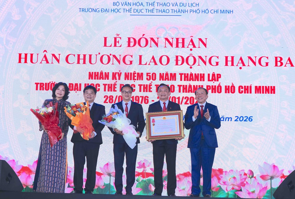 Trường Đại học TDTT TP.HCM kỷ niệm 50 năm thành lập, đón nhận Huân chương Lao động hạng Ba - ảnh 4