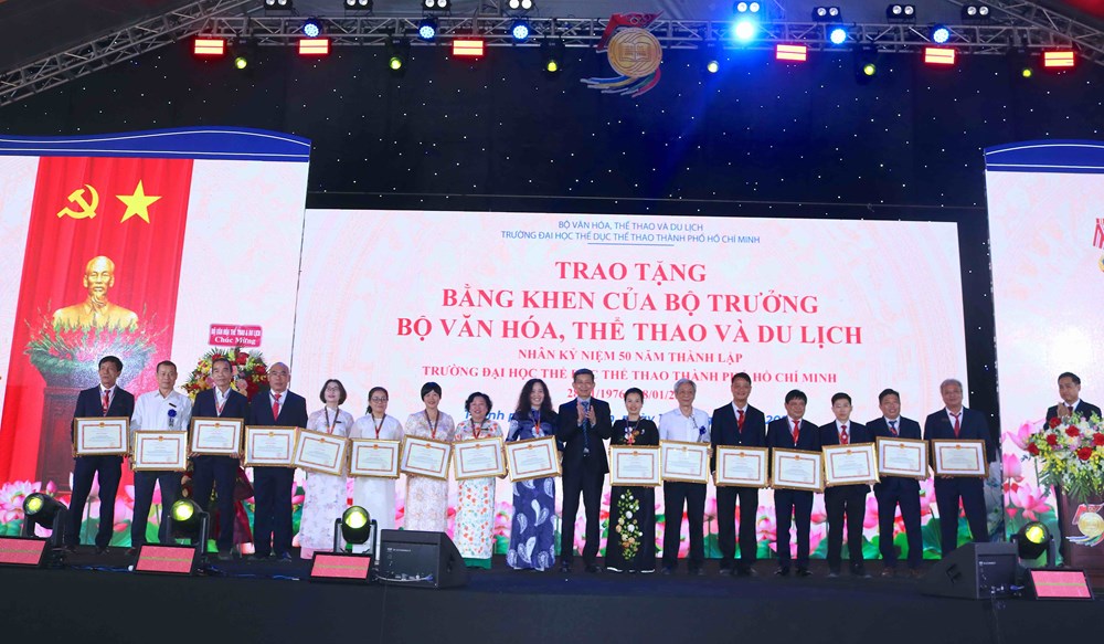 Trường Đại học TDTT TP.HCM kỷ niệm 50 năm thành lập, đón nhận Huân chương Lao động hạng Ba - ảnh 6