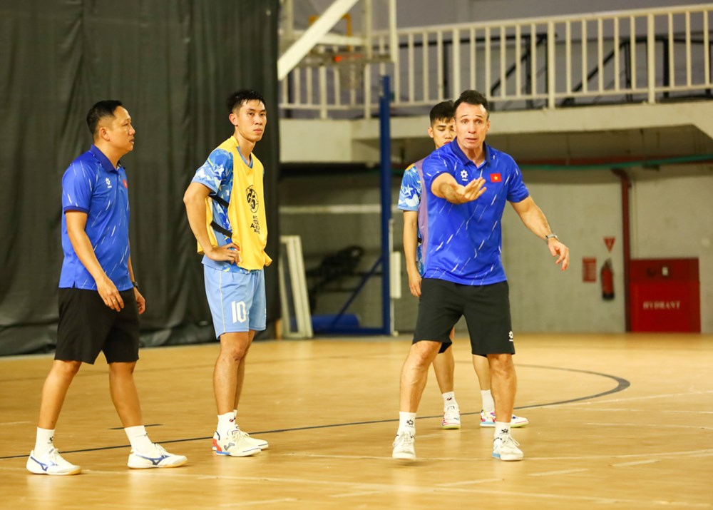 Đội tuyển Futsal Việt Nam tập buổi đầu tiên tại Indonesia, chuẩn bị cho giải châu Á - ảnh 2