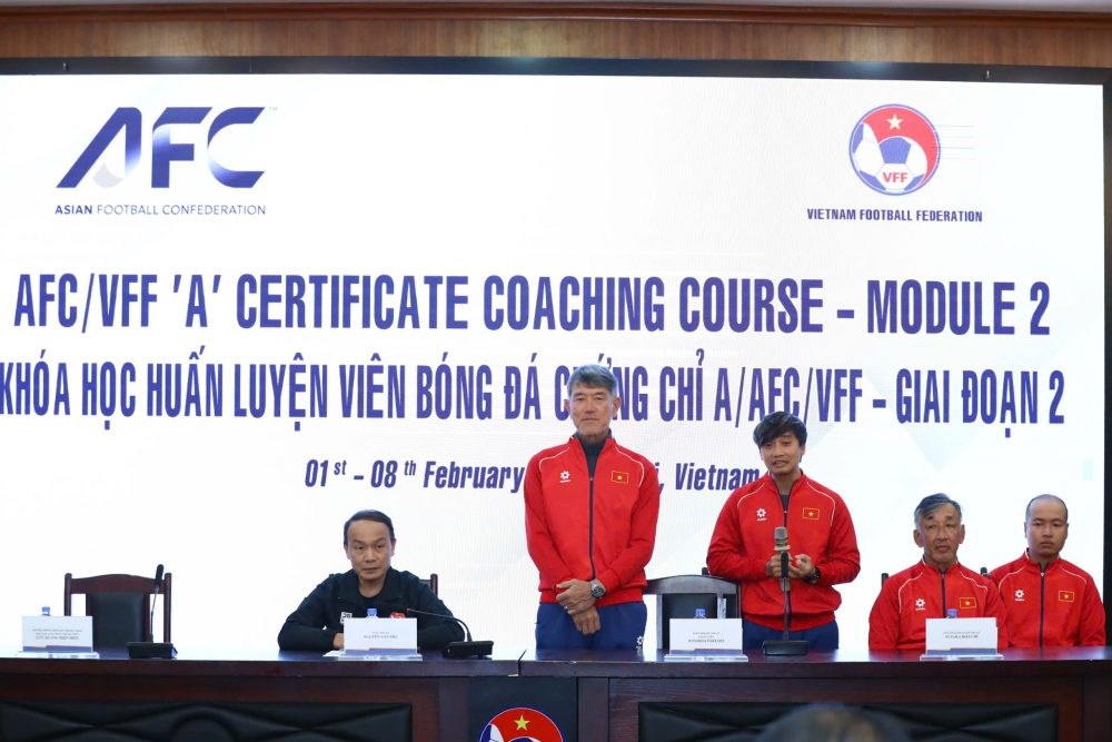 Bế mạc khóa học HLV bóng đá chứng chỉ A/AFC/VFF - ảnh 1