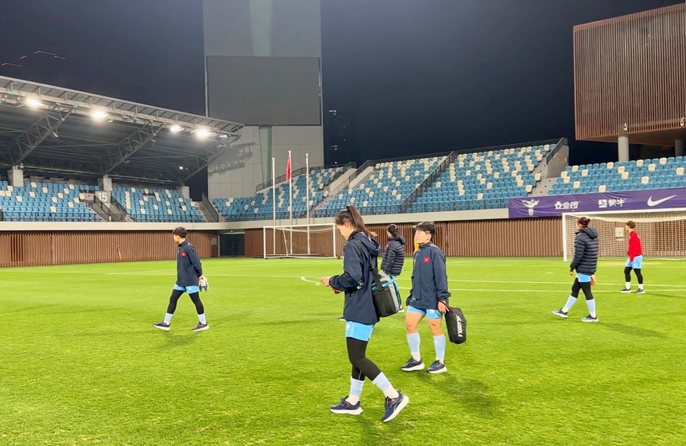 Đội tuyển nữ Việt Nam sẵn sàng cho trận giao hữu với chủ nhà Trung Quốc - ảnh 1