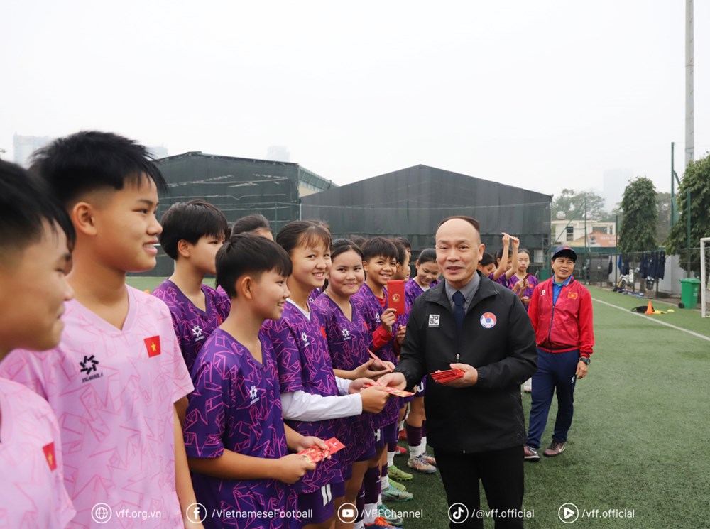 Lãnh đạo VFF chúc Tết các đội dự tuyển nữ trẻ  - ảnh 2