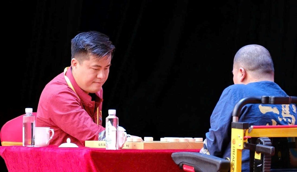 Vượt qua cao thủ Trung Quốc, Lại Lý Huynh vào chung kết Ngũ Dương Bôi 2026 - ảnh 1