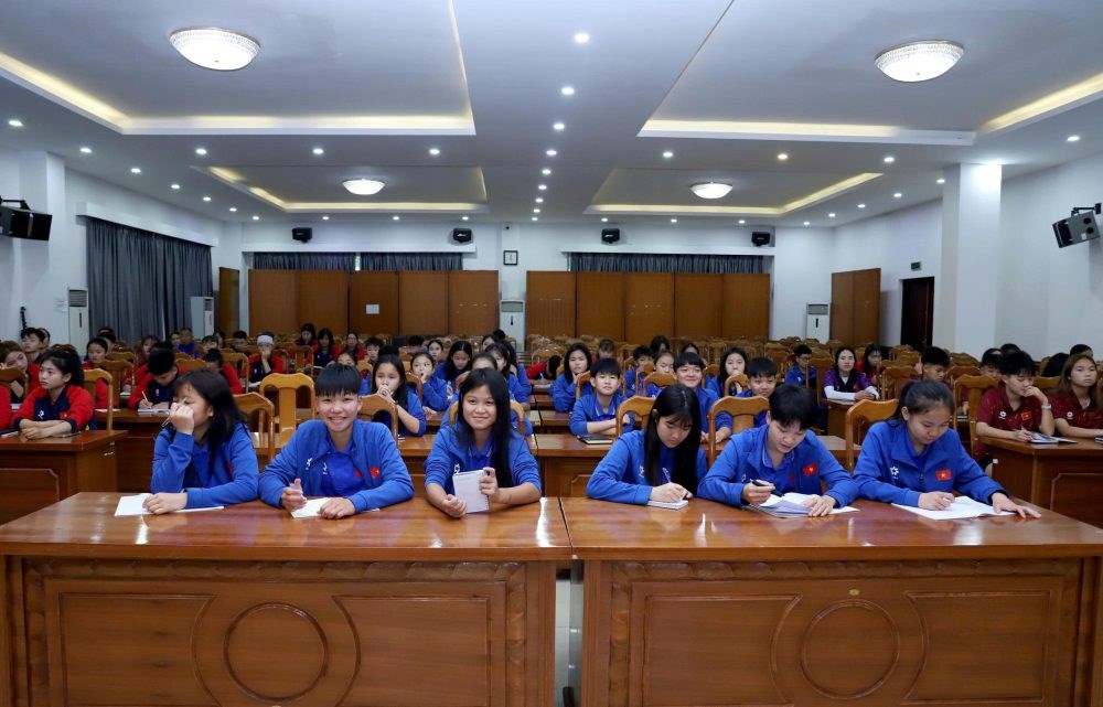 Trang bị kiến thức dinh dưỡng cho cầu thủ trẻ - ảnh 2