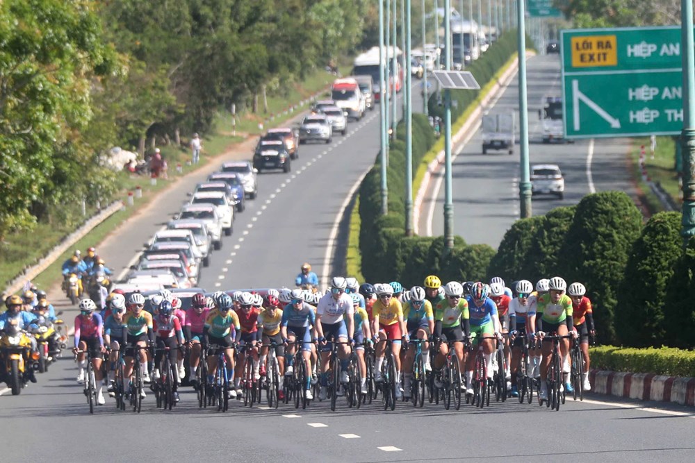 Tay đua Nguyễn Thị Thật giành áo xanh Biwase Tour of Vietnam 2026 - ảnh 1