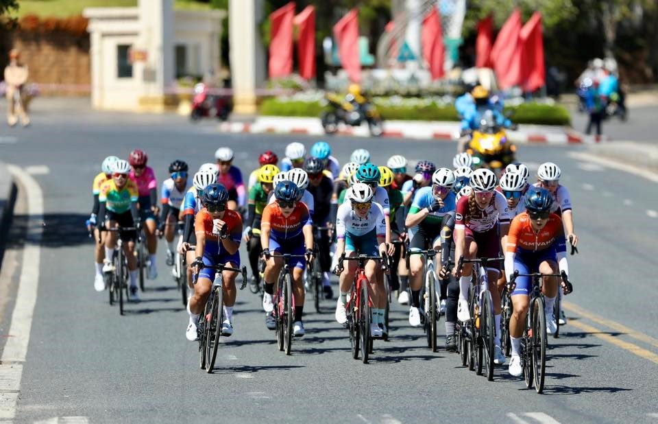 Khởi tranh Giải xe đạp nữ quốc tế TP.HCM 2026 - ảnh 1