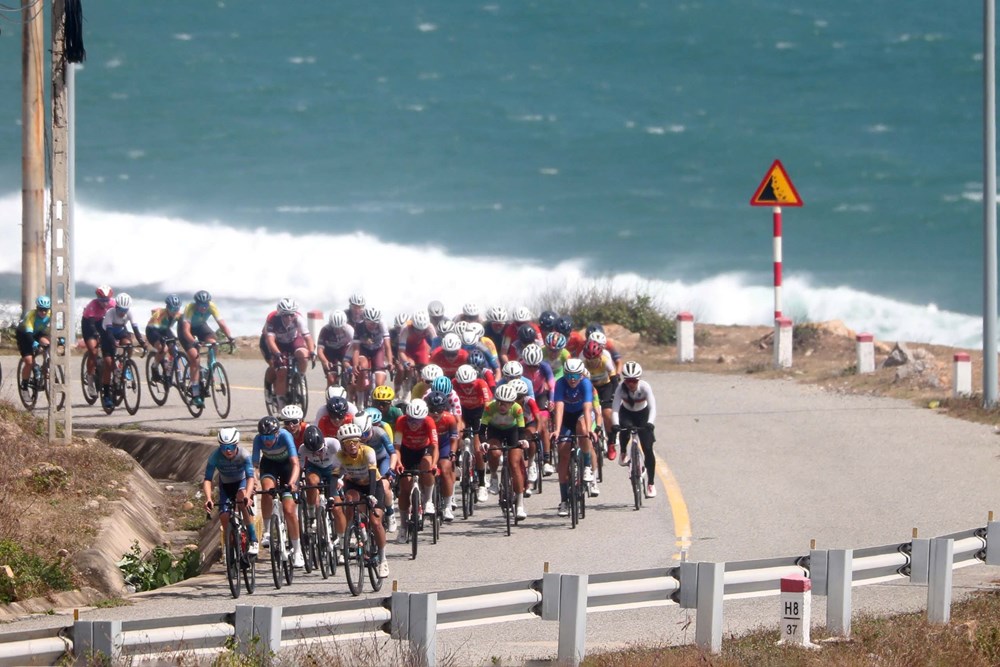 Áo vàng đổi chủ sau chặng đua quyết định tại Giải xe đạp nữ quốc tế TP.HCM 2026 - ảnh 3