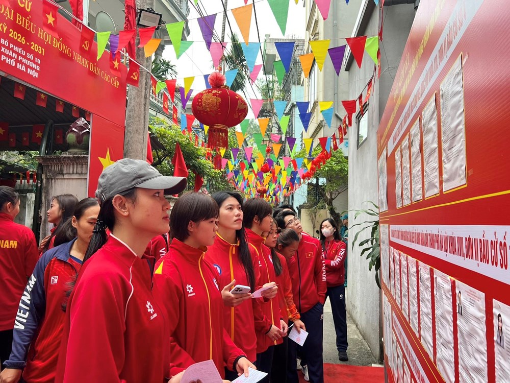 Các HLV, VĐV thể thao thực hiện quyền, nghĩa vụ công dân trong “Ngày hội non sông” - ảnh 2