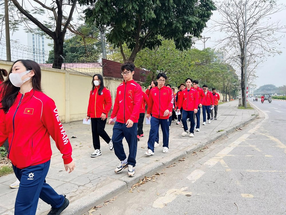 Các HLV, VĐV thể thao thực hiện quyền, nghĩa vụ công dân trong “Ngày hội non sông” - ảnh 1