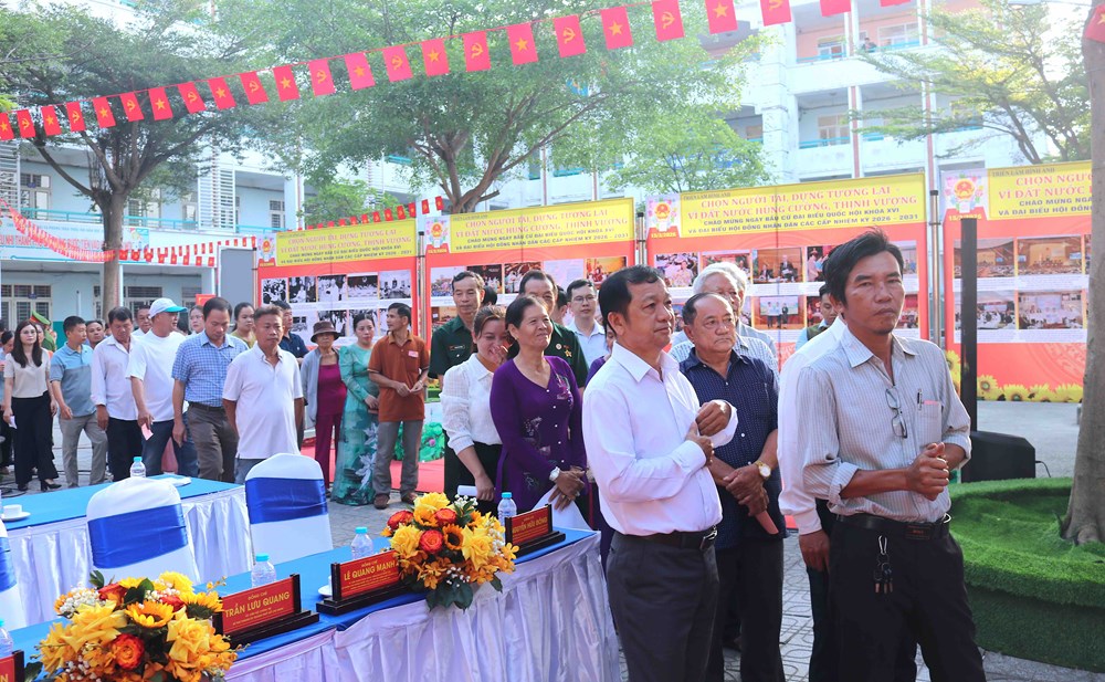 Chủ tịch Quốc hội Trần Thanh Mẫn bỏ phiếu bầu cử tại xã Hóc Môn, TP.HCM - ảnh 5