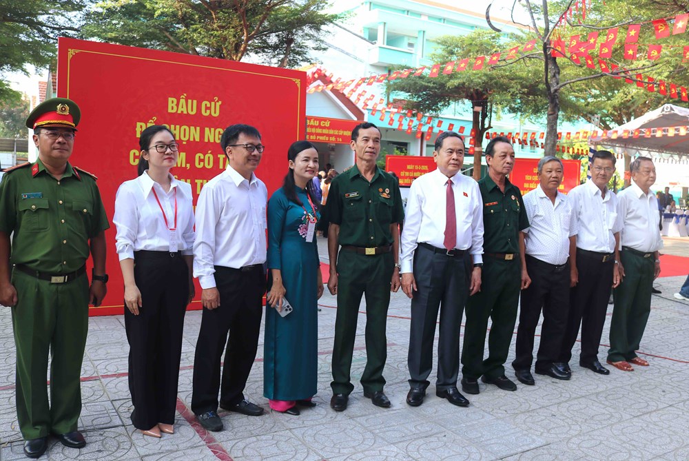 Chủ tịch Quốc hội Trần Thanh Mẫn bỏ phiếu bầu cử tại xã Hóc Môn, TP.HCM - ảnh 4