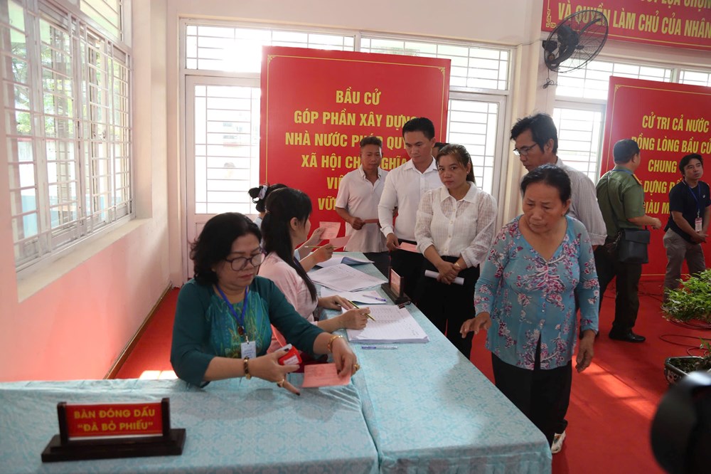 Chủ tịch Quốc hội Trần Thanh Mẫn bỏ phiếu bầu cử tại xã Hóc Môn, TP.HCM - ảnh 7