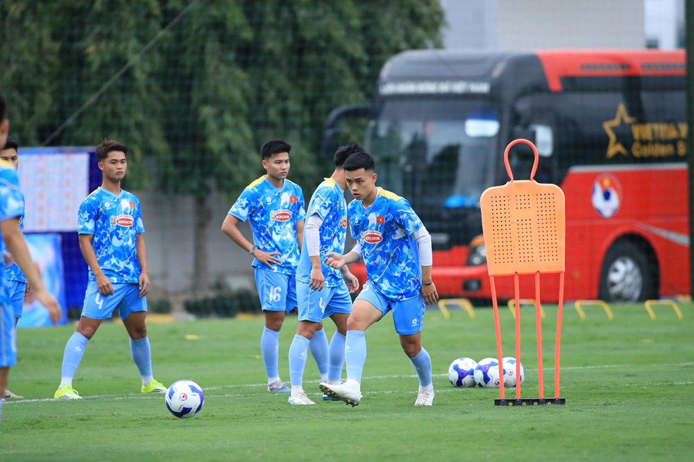U23 Việt Nam vẫn chưa đủ lực lượng trong ngày tập luyện thứ hai - ảnh 4