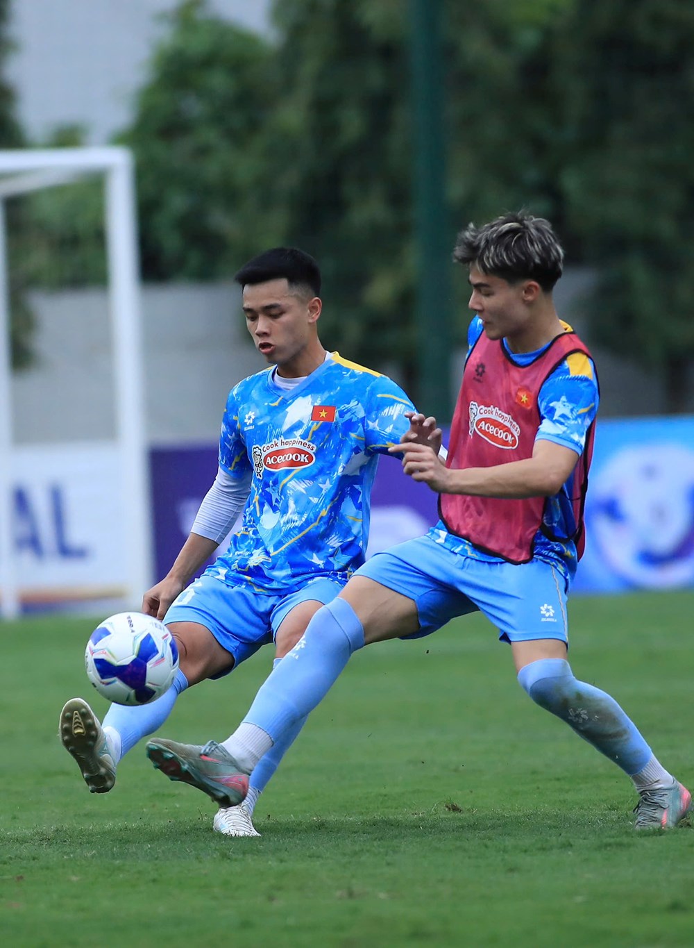 U23 Việt Nam vẫn chưa đủ lực lượng trong ngày tập luyện thứ hai - ảnh 3