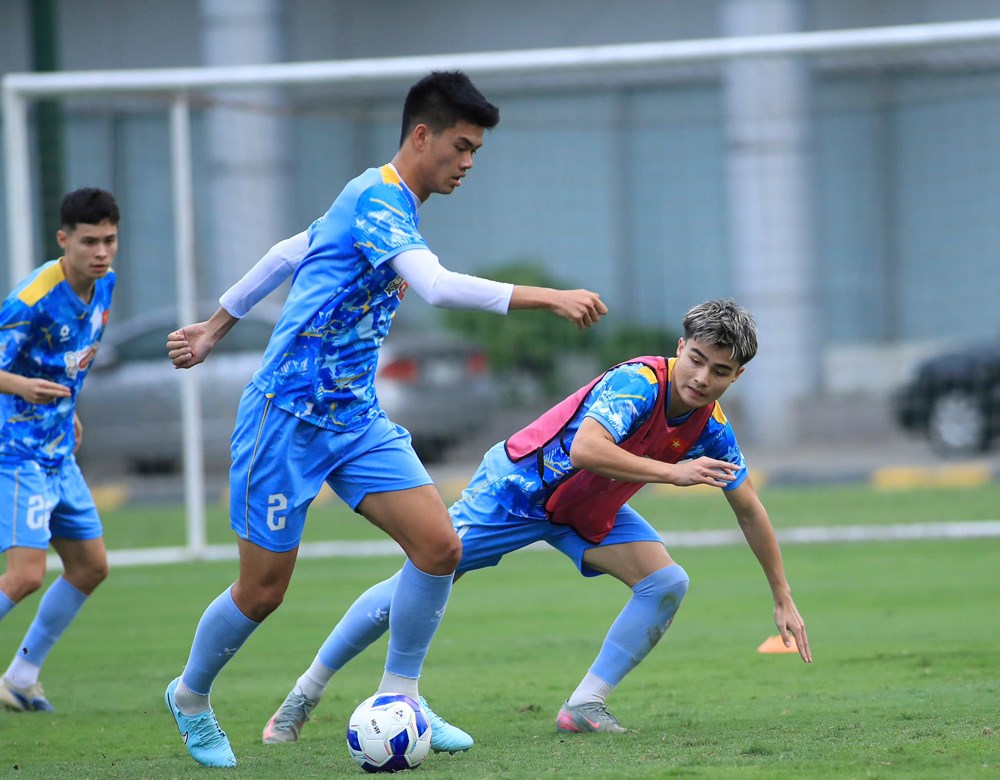 Hậu vệ cao 1m94 gây ấn tượng tại U23 Việt Nam - ảnh 3