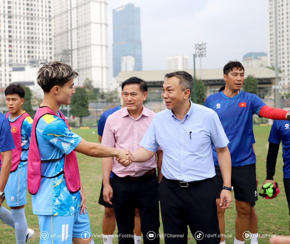 Lãnh đạo VFF động viên đội tuyển U19 Việt Nam trước giải đấu mới - ảnh 1