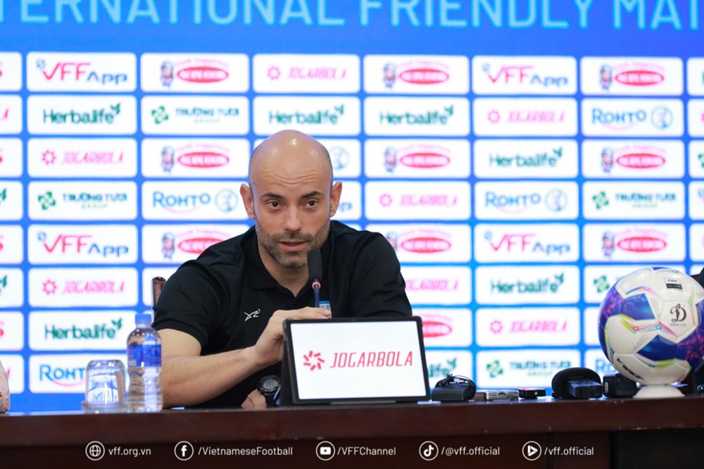 HLV Bangladesh đánh giá cao dàn cầu thủ nội và nhập tịch của đội tuyển Việt Nam - ảnh 1