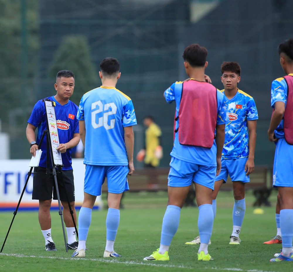 HLV U23 Việt Nam thận trọng trước cuộc đối đầu với U23 Thái Lan - ảnh 1