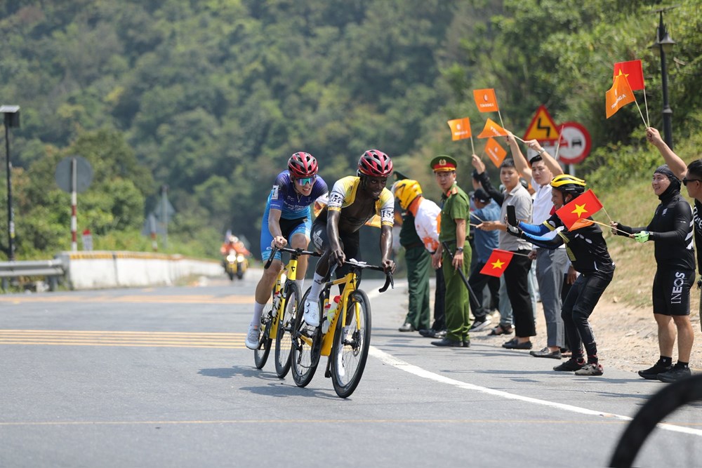 Các danh hiệu đổi chủ sau chặng đua chinh phục đèo Hải Vân - ảnh 3