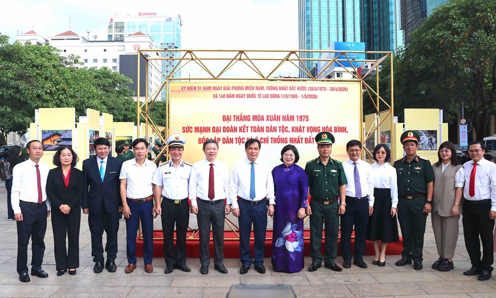 Khai mạc Triển lãm ảnh “Việt Nam - Một dải non sông” và “Thành phố Hồ Chí Minh vang mãi khúc khải hoàn” - ảnh 6