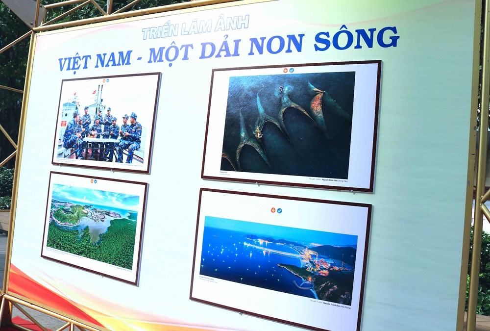 Khai mạc Triển lãm ảnh “Việt Nam - Một dải non sông” và “Thành phố Hồ Chí Minh vang mãi khúc khải hoàn” - ảnh 9