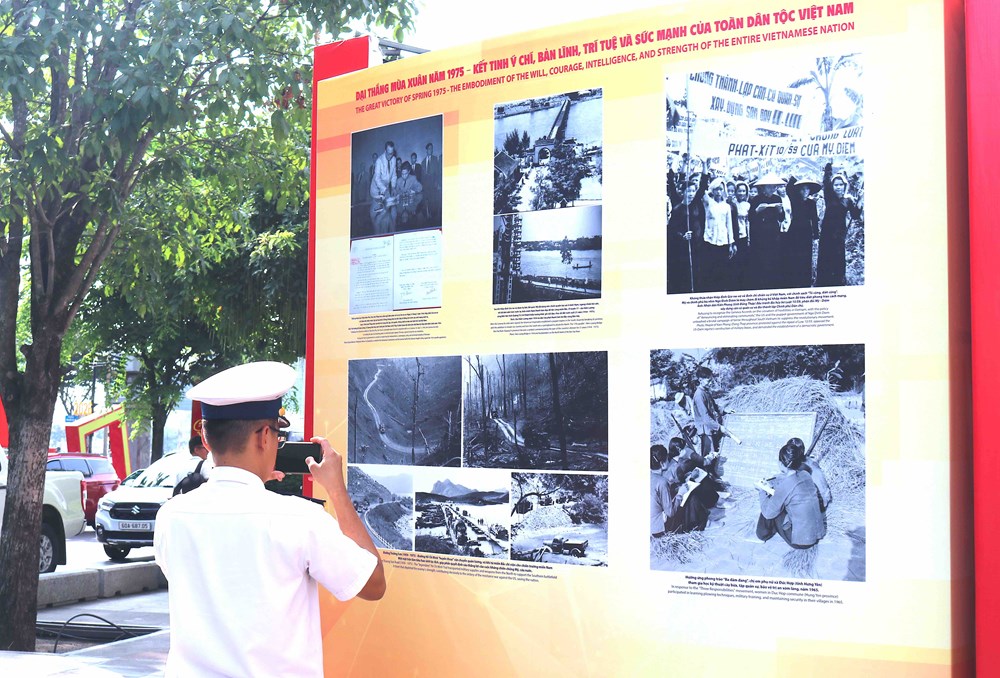 Khai mạc Triển lãm ảnh “Việt Nam - Một dải non sông” và “Thành phố Hồ Chí Minh vang mãi khúc khải hoàn” - ảnh 10