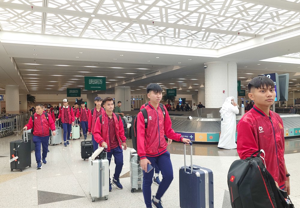 Thầy trò HLV Cristiano Roland đã đến Saudi Arabia, sẵn sàng cho VCK U17 châu Á 2026 - ảnh 3