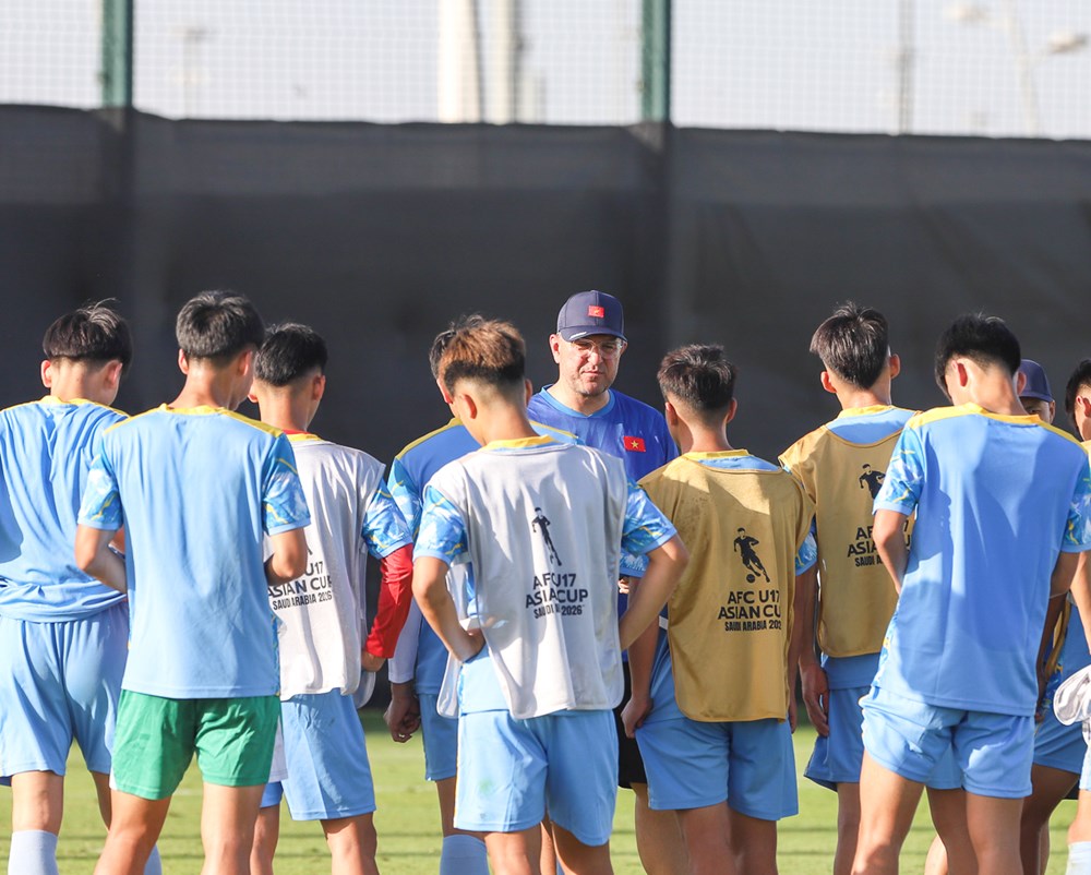 U17 Việt Nam tập buổi đầu tiên tại Saudi Arabia, chuẩn bị cho VCK U17 châu Á 2026 - ảnh 1