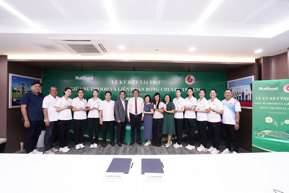 Đội tuyển bóng chuyền nữ TP.HCM được “tiếp sức” - ảnh 2
