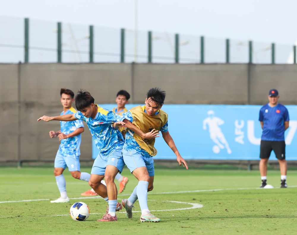 U17 Việt Nam trở lại tập luyện, chuẩn bị cho trận gặp U17 Hàn Quốc - ảnh 2