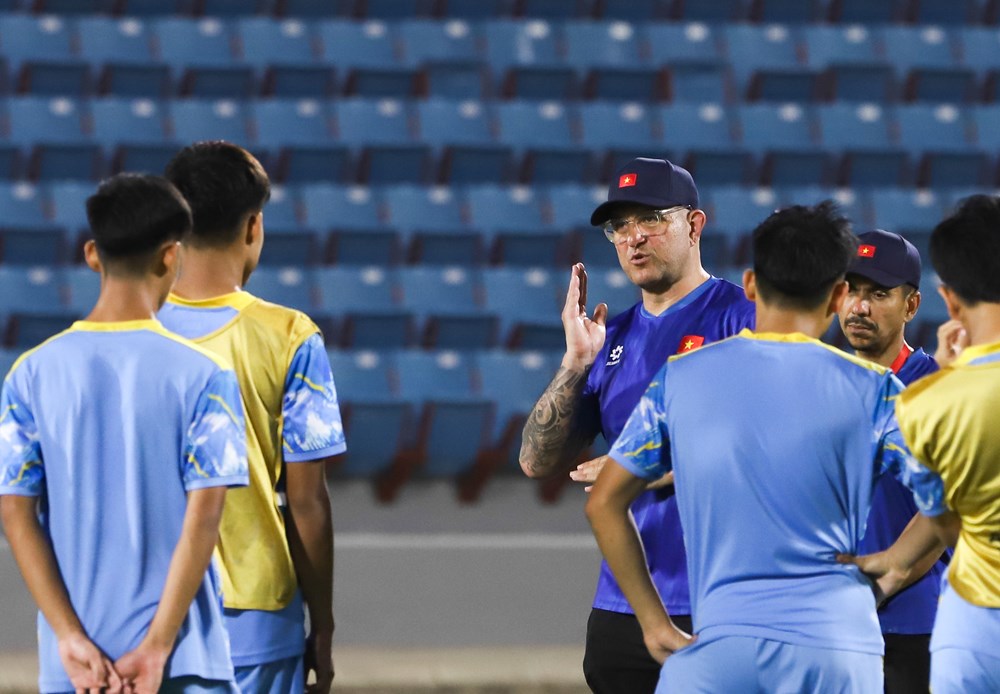 U17 Việt Nam tích cực tập luyện, chuẩn bị cho trận đấu với  U17 Hàn Quốc - ảnh 1