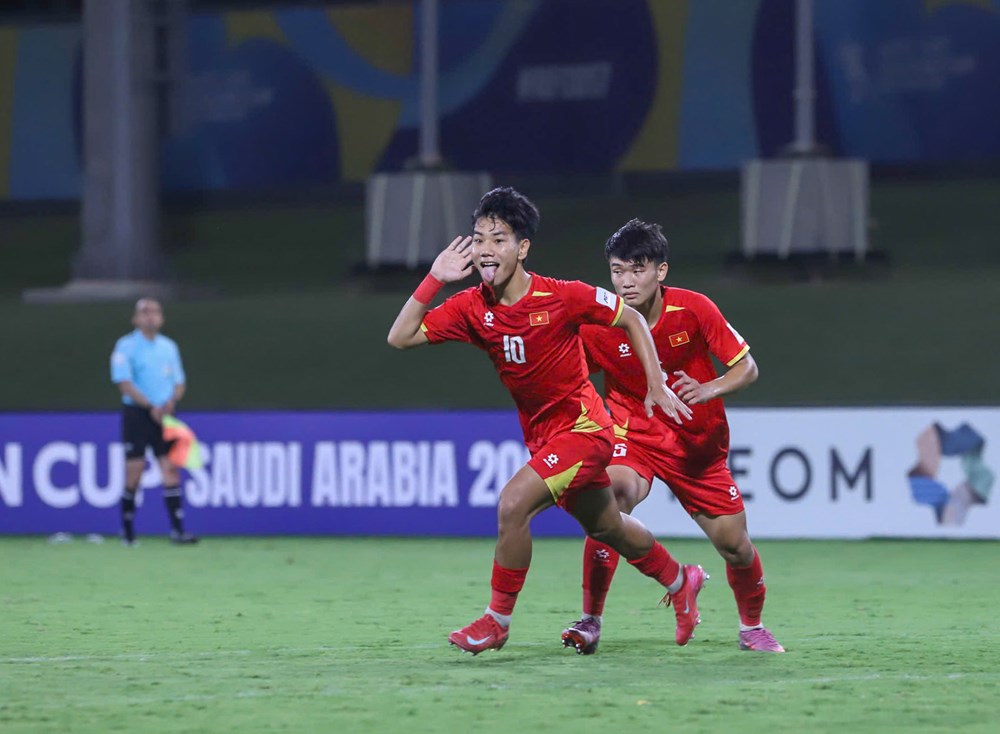 Xếp hạng VCK U17 châu Á 2026: U17 Việt Nam đứng trên Hàn Quốc, hiên ngang vào tứ kết - ảnh 1