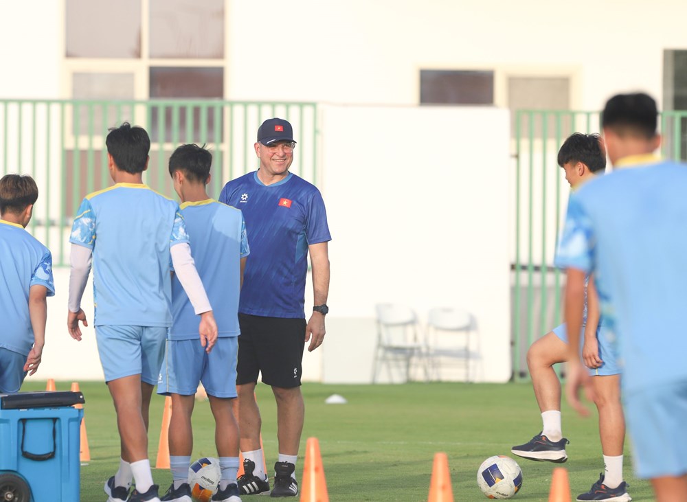 U17 Việt Nam trở lại tập luyện, chuẩn bị cho trận tứ kết với U17 Australia - ảnh 1