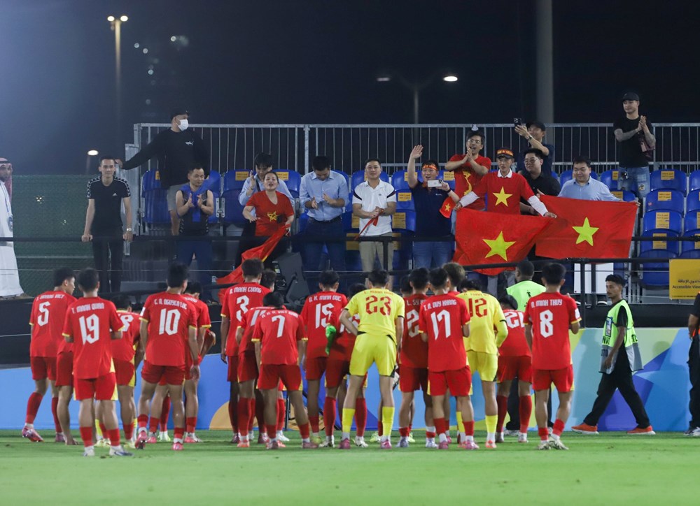 Các cầu thủ U17 Việt Nam xúc động chia tay giải châu Á, quyết tâm hướng đến World Cup - ảnh 3