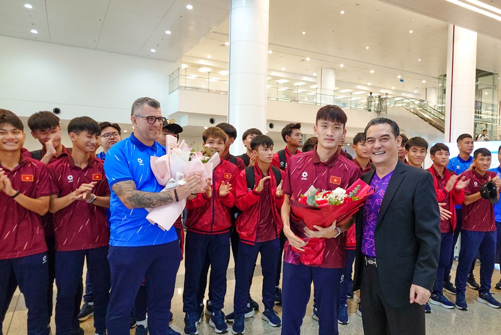 U17 Việt Nam về nước sau chiến tích lịch sử tại VCK U17 châu Á 2026 - ảnh 1