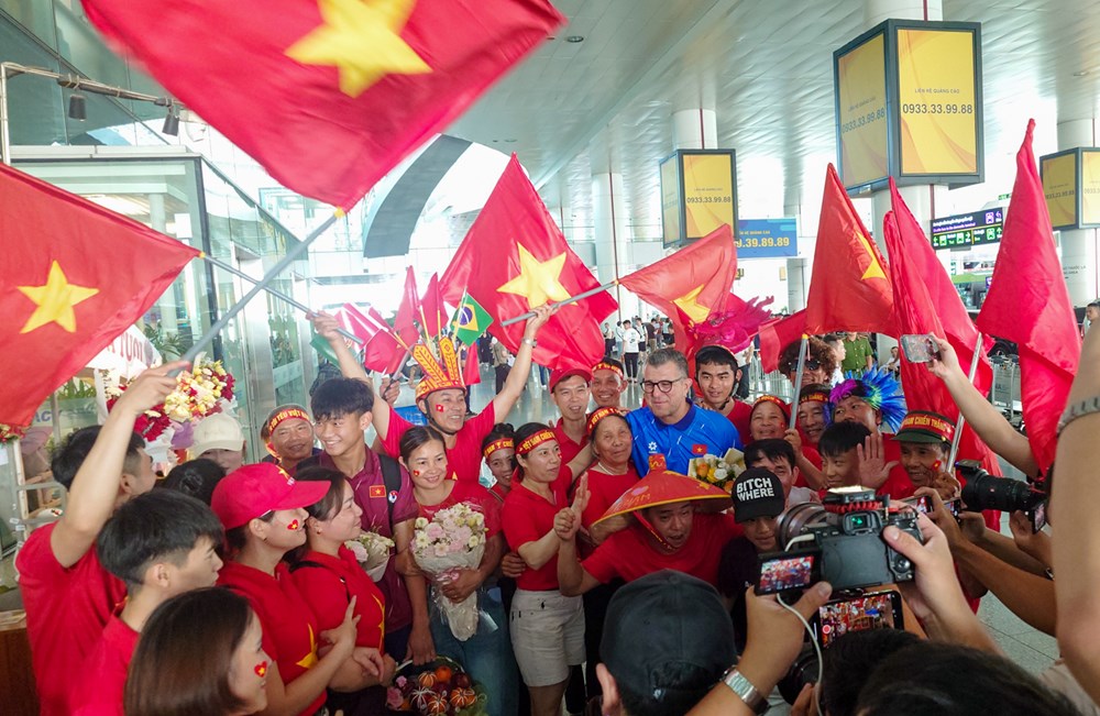 U17 Việt Nam về nước sau chiến tích lịch sử tại VCK U17 châu Á 2026 - ảnh 2