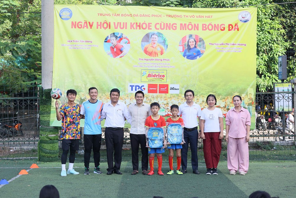 “Người hùng” futsal Việt Nam Nguyễn Minh Trí truyền cảm hứng cho các cầu thủ nhí - ảnh 2