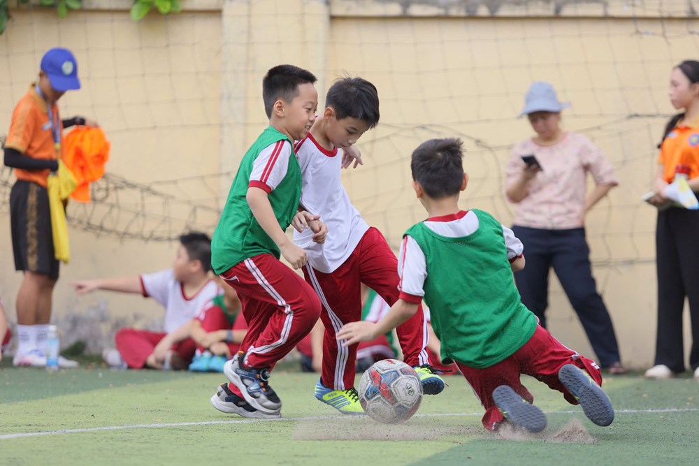 “Người hùng” futsal Việt Nam Nguyễn Minh Trí truyền cảm hứng cho các cầu thủ nhí - ảnh 4
