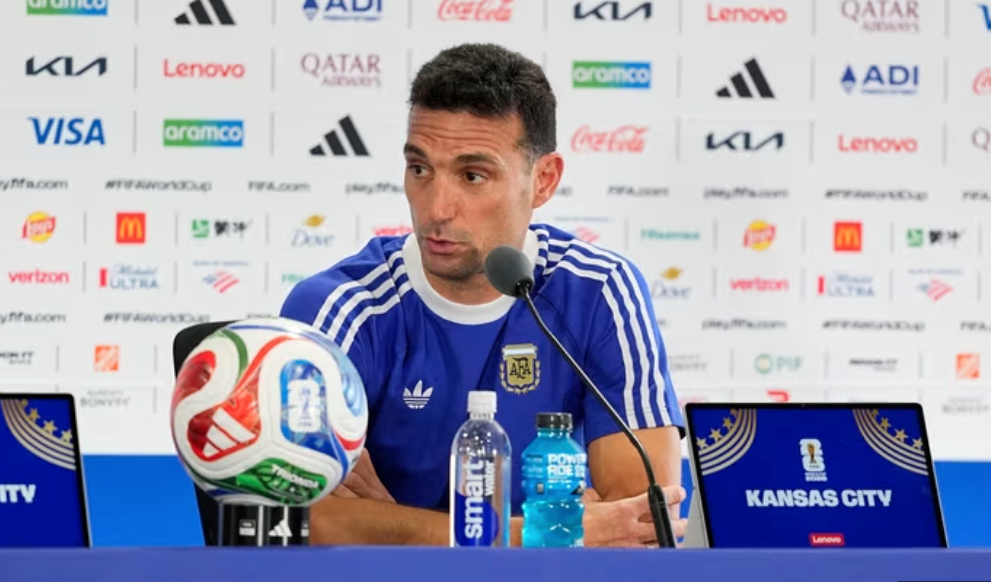 HLV tuyển Argentina báo tin vui về Messi trước trận gặp Algeria  - ảnh 1