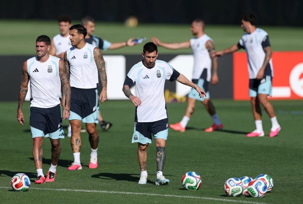 HLV tuyển Argentina báo tin vui về Messi trước trận gặp Algeria  - ảnh 2