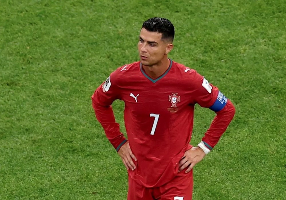 Michael Owen dự đoán Ronaldo lập hat-trick trước Uzbekistan - ảnh 1