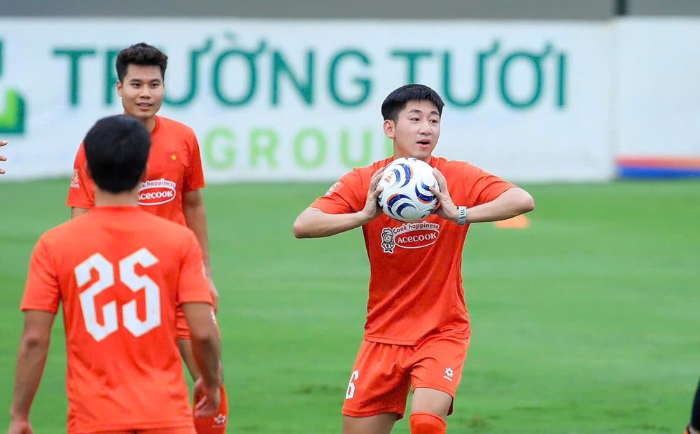 Tuyển Việt Nam làm quen bóng thi đấu ASEAN Cup 2026 trước chuyến tập huấn Hàn Quốc - ảnh 2
