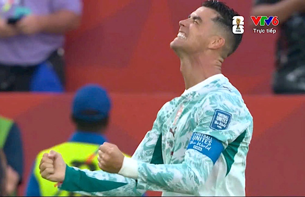 Ronaldo nói gì về tin đồn chia tay đội tuyển Bồ Đào Nha? - ảnh 1