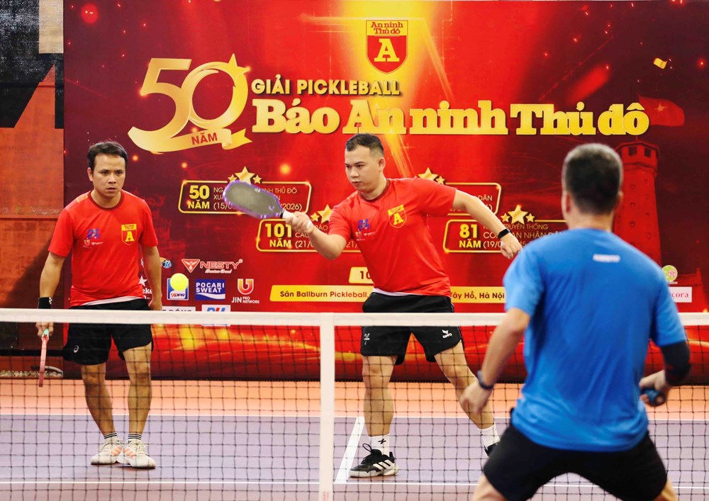 Sôi động Giải Pickleball kỷ niệm 50 năm Báo An ninh Thủ đô xuất bản số đầu tiên - ảnh 2