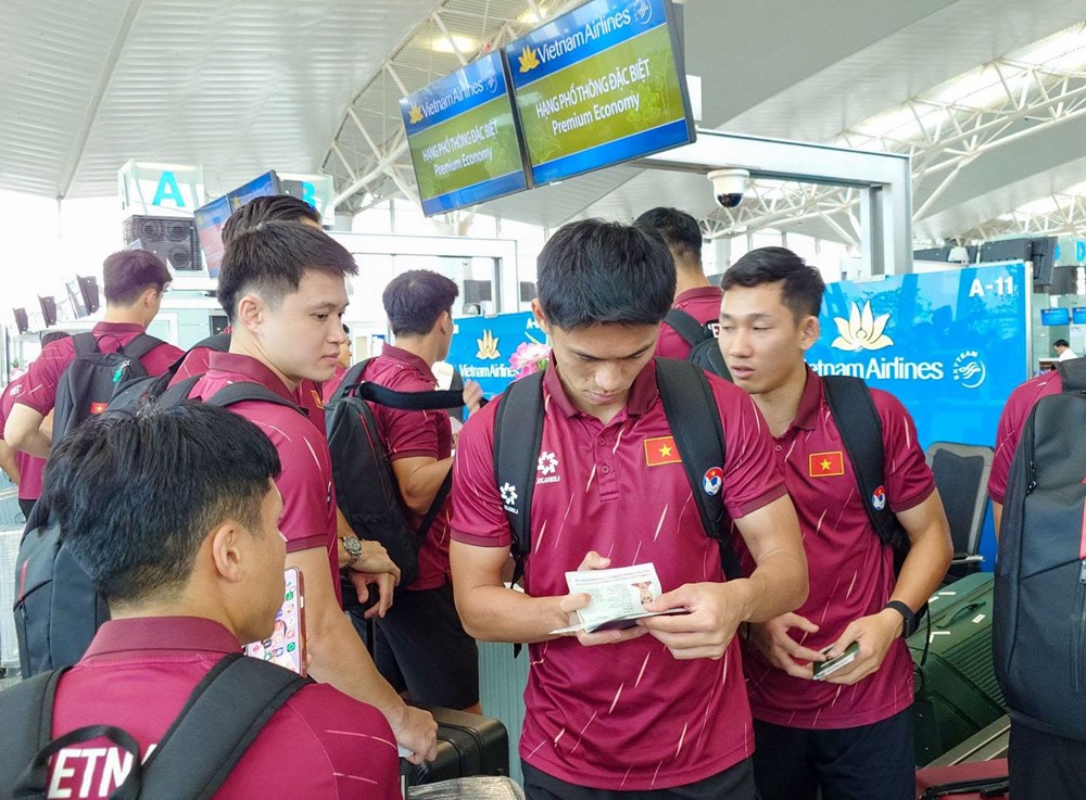Đội tuyển Việt Nam lên đường sang Thái Lan, bắt đầu hành trình bảo vệ ngôi vương ASEAN Cup 2026 - ảnh 2