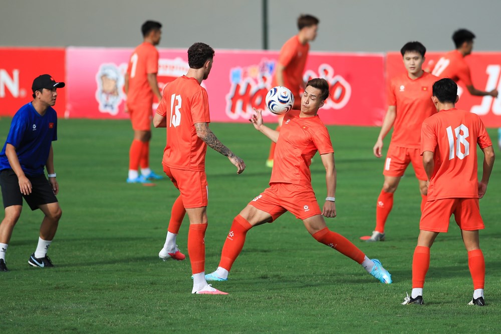 Lãnh đạo VFF động viên đội tuyển Việt Nam trước trận gặp Singapore - ảnh 2