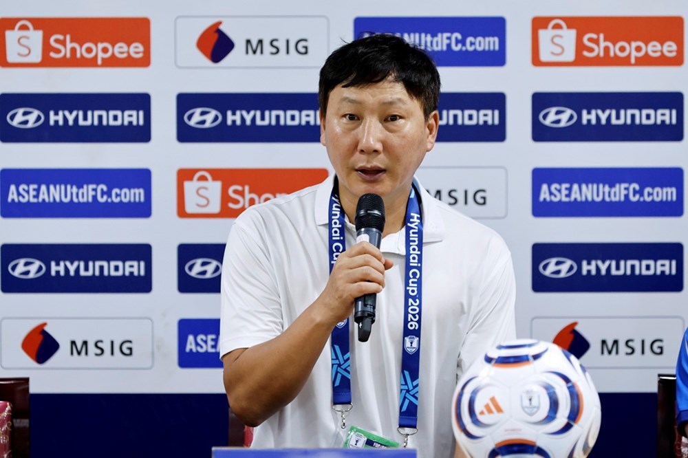 HLV Kim Sang-sik động viên Đình Bắc, đội tuyển Việt Nam quyết đấu Indonesia - ảnh 1